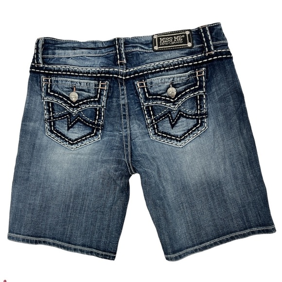 Miss Me Y2K faded flap pocket Bermuda Denim Jean shorts SZ 28 New - Picture 2 of 9